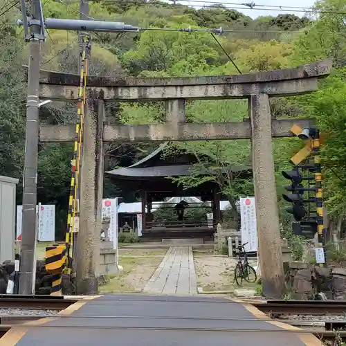 関蝉丸神社下社の鳥居