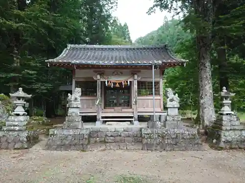 白山神社の本殿