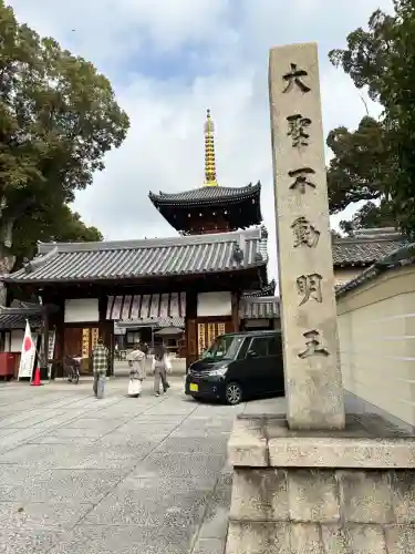 法楽寺の{uncategorized: "未分類", other: "その他", undefined: "問題あり", building: "その他建物", grave: "お墓", sacred_gate: "鳥居", guardian: "狛犬", statue: "像", buddha: "仏像", history: "歴史", nature: "自然", garden: "庭園", animal: "動物", pagoda: "塔", temizu: "手水舎", mountain_gate: "山門・神門", sanctuary: "本殿・本堂", subordinate: "末社・摂社", art: "芸術", scenery: "景色", jizo: "地蔵", ema: "絵馬", goshuin: "御朱印", omikuji: "おみくじ", items: "授与品その他", amulet: "お守り", goshuincho: "御朱印帳", eats: "食事", festival: "お祭り", votive_dance: "神楽", shichigosan: "七五三参", wedding: "結婚式", experience: "体験その他", initially: "初詣", around: "周辺", anti_infection: "感染症対策"}