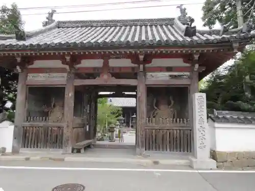 穴太寺の山門