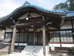 瀧泉寺の本殿