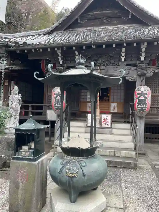 大圓寺の{uncategorized: "未分類", other: "その他", undefined: "問題あり", building: "その他建物", grave: "お墓", sacred_gate: "鳥居", guardian: "狛犬", statue: "像", buddha: "仏像", history: "歴史", nature: "自然", garden: "庭園", animal: "動物", pagoda: "塔", temizu: "手水舎", mountain_gate: "山門・神門", sanctuary: "本殿・本堂", subordinate: "末社・摂社", art: "芸術", scenery: "景色", jizo: "地蔵", ema: "絵馬", goshuin: "御朱印", omikuji: "おみくじ", items: "授与品その他", amulet: "お守り", goshuincho: "御朱印帳", eats: "食事", festival: "お祭り", votive_dance: "神楽", shichigosan: "七五三参", wedding: "結婚式", experience: "体験その他", initially: "初詣", around: "周辺", anti_infection: "感染症対策"}