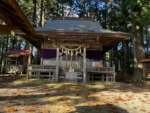 坪沼八幡神社の本殿