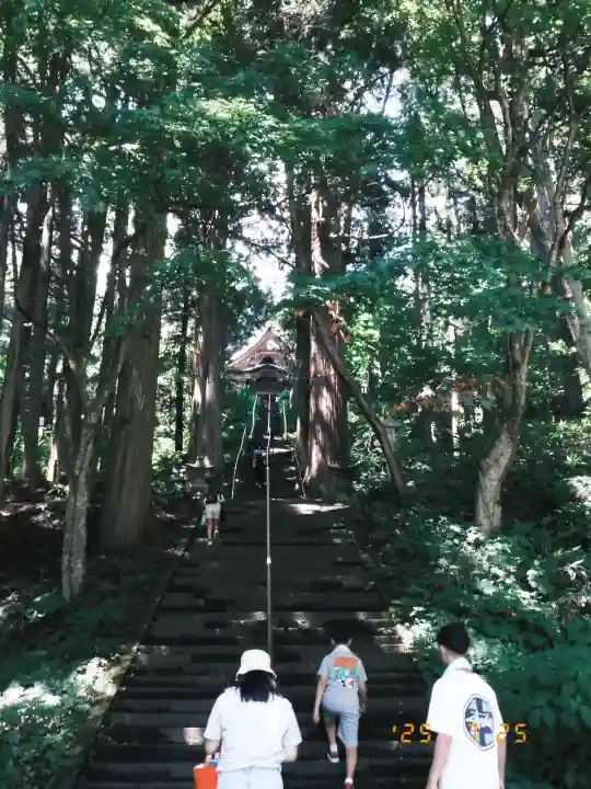 戸隠神社宝光社の{uncategorized: "未分類", other: "その他", undefined: "問題あり", building: "その他建物", grave: "お墓", sacred_gate: "鳥居", guardian: "狛犬", statue: "像", buddha: "仏像", history: "歴史", nature: "自然", garden: "庭園", animal: "動物", pagoda: "塔", temizu: "手水舎", mountain_gate: "山門・神門", sanctuary: "本殿・本堂", subordinate: "末社・摂社", art: "芸術", scenery: "景色", jizo: "地蔵", ema: "絵馬", goshuin: "御朱印", omikuji: "おみくじ", items: "授与品その他", amulet: "お守り", goshuincho: "御朱印帳", eats: "食事", festival: "お祭り", votive_dance: "神楽", shichigosan: "七五三参", wedding: "結婚式", experience: "体験その他", initially: "初詣", around: "周辺", anti_infection: "感染症対策"}