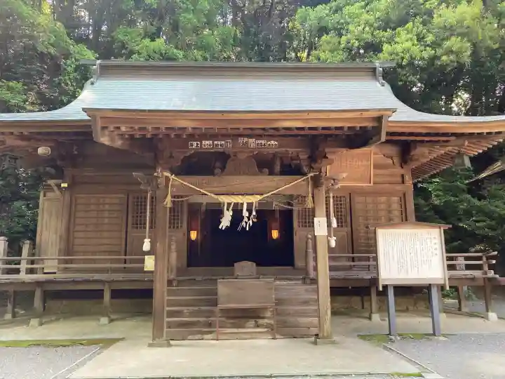 諏訪神社(旧湯長谷藩領総鎮守)の{uncategorized: "未分類", other: "その他", undefined: "問題あり", building: "その他建物", grave: "お墓", sacred_gate: "鳥居", guardian: "狛犬", statue: "像", buddha: "仏像", history: "歴史", nature: "自然", garden: "庭園", animal: "動物", pagoda: "塔", temizu: "手水舎", mountain_gate: "山門・神門", sanctuary: "本殿・本堂", subordinate: "末社・摂社", art: "芸術", scenery: "景色", jizo: "地蔵", ema: "絵馬", goshuin: "御朱印", omikuji: "おみくじ", items: "授与品その他", amulet: "お守り", goshuincho: "御朱印帳", eats: "食事", festival: "お祭り", votive_dance: "神楽", shichigosan: "七五三参", wedding: "結婚式", experience: "体験その他", initially: "初詣", around: "周辺", anti_infection: "感染症対策"}