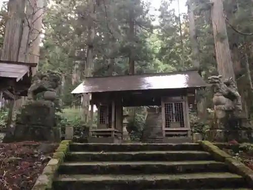 比婆山熊野神社の山門・神門
