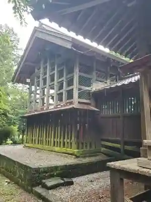 間中稲荷神社の本殿