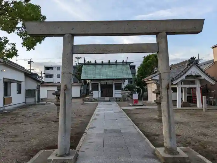 神明社(当知)の{uncategorized: "未分類", other: "その他", undefined: "問題あり", building: "その他建物", grave: "お墓", sacred_gate: "鳥居", guardian: "狛犬", statue: "像", buddha: "仏像", history: "歴史", nature: "自然", garden: "庭園", animal: "動物", pagoda: "塔", temizu: "手水舎", mountain_gate: "山門・神門", sanctuary: "本殿・本堂", subordinate: "末社・摂社", art: "芸術", scenery: "景色", jizo: "地蔵", ema: "絵馬", goshuin: "御朱印", omikuji: "おみくじ", items: "授与品その他", amulet: "お守り", goshuincho: "御朱印帳", eats: "食事", festival: "お祭り", votive_dance: "神楽", shichigosan: "七五三参", wedding: "結婚式", experience: "体験その他", initially: "初詣", around: "周辺", anti_infection: "感染症対策"}