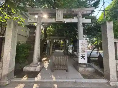千住本氷川神社の{uncategorized: "未分類", other: "その他", undefined: "問題あり", building: "その他建物", grave: "お墓", sacred_gate: "鳥居", guardian: "狛犬", statue: "像", buddha: "仏像", history: "歴史", nature: "自然", garden: "庭園", animal: "動物", pagoda: "塔", temizu: "手水舎", mountain_gate: "山門・神門", sanctuary: "本殿・本堂", subordinate: "末社・摂社", art: "芸術", scenery: "景色", jizo: "地蔵", ema: "絵馬", goshuin: "御朱印", omikuji: "おみくじ", items: "授与品その他", amulet: "お守り", goshuincho: "御朱印帳", eats: "食事", festival: "お祭り", votive_dance: "神楽", shichigosan: "七五三参", wedding: "結婚式", experience: "体験その他", initially: "初詣", around: "周辺", anti_infection: "感染症対策"}