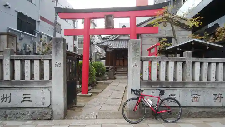 感應稲荷神社の鳥居
