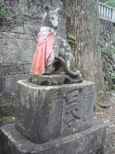 三峯神社の狛犬