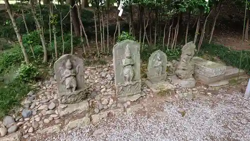 薬師寺八幡宮の像