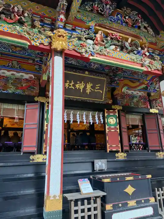 三峯神社の{uncategorized: "未分類", other: "その他", undefined: "問題あり", building: "その他建物", grave: "お墓", sacred_gate: "鳥居", guardian: "狛犬", statue: "像", buddha: "仏像", history: "歴史", nature: "自然", garden: "庭園", animal: "動物", pagoda: "塔", temizu: "手水舎", mountain_gate: "山門・神門", sanctuary: "本殿・本堂", subordinate: "末社・摂社", art: "芸術", scenery: "景色", jizo: "地蔵", ema: "絵馬", goshuin: "御朱印", omikuji: "おみくじ", items: "授与品その他", amulet: "お守り", goshuincho: "御朱印帳", eats: "食事", festival: "お祭り", votive_dance: "神楽", shichigosan: "七五三参", wedding: "結婚式", experience: "体験その他", initially: "初詣", around: "周辺", anti_infection: "感染症対策"}