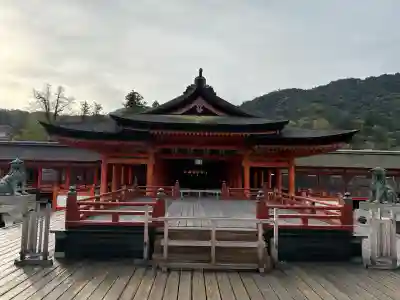 厳島神社の{uncategorized: "未分類", other: "その他", undefined: "問題あり", building: "その他建物", grave: "お墓", sacred_gate: "鳥居", guardian: "狛犬", statue: "像", buddha: "仏像", history: "歴史", nature: "自然", garden: "庭園", animal: "動物", pagoda: "塔", temizu: "手水舎", mountain_gate: "山門・神門", sanctuary: "本殿・本堂", subordinate: "末社・摂社", art: "芸術", scenery: "景色", jizo: "地蔵", ema: "絵馬", goshuin: "御朱印", omikuji: "おみくじ", items: "授与品その他", amulet: "お守り", goshuincho: "御朱印帳", eats: "食事", festival: "お祭り", votive_dance: "神楽", shichigosan: "七五三参", wedding: "結婚式", experience: "体験その他", initially: "初詣", around: "周辺", anti_infection: "感染症対策"}