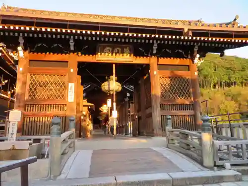 清水寺の山門・神門