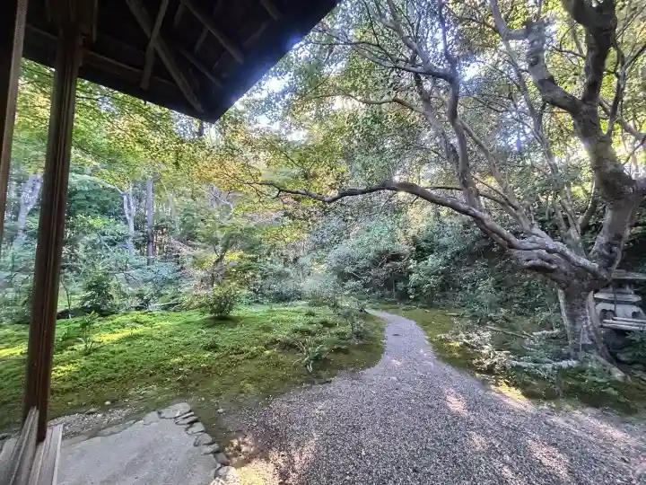 厭離庵の{uncategorized: "未分類", other: "その他", undefined: "問題あり", building: "その他建物", grave: "お墓", sacred_gate: "鳥居", guardian: "狛犬", statue: "像", buddha: "仏像", history: "歴史", nature: "自然", garden: "庭園", animal: "動物", pagoda: "塔", temizu: "手水舎", mountain_gate: "山門・神門", sanctuary: "本殿・本堂", subordinate: "末社・摂社", art: "芸術", scenery: "景色", jizo: "地蔵", ema: "絵馬", goshuin: "御朱印", omikuji: "おみくじ", items: "授与品その他", amulet: "お守り", goshuincho: "御朱印帳", eats: "食事", festival: "お祭り", votive_dance: "神楽", shichigosan: "七五三参", wedding: "結婚式", experience: "体験その他", initially: "初詣", around: "周辺", anti_infection: "感染症対策"}