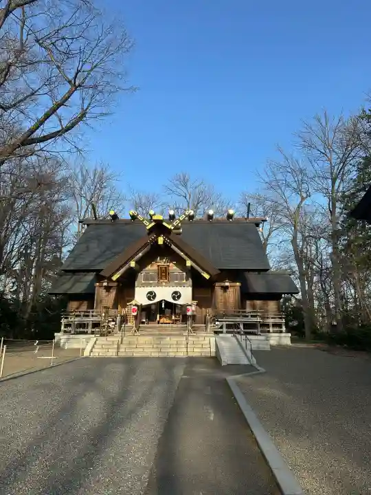旭川神社の{uncategorized: "未分類", other: "その他", undefined: "問題あり", building: "その他建物", grave: "お墓", sacred_gate: "鳥居", guardian: "狛犬", statue: "像", buddha: "仏像", history: "歴史", nature: "自然", garden: "庭園", animal: "動物", pagoda: "塔", temizu: "手水舎", mountain_gate: "山門・神門", sanctuary: "本殿・本堂", subordinate: "末社・摂社", art: "芸術", scenery: "景色", jizo: "地蔵", ema: "絵馬", goshuin: "御朱印", omikuji: "おみくじ", items: "授与品その他", amulet: "お守り", goshuincho: "御朱印帳", eats: "食事", festival: "お祭り", votive_dance: "神楽", shichigosan: "七五三参", wedding: "結婚式", experience: "体験その他", initially: "初詣", around: "周辺", anti_infection: "感染症対策"}