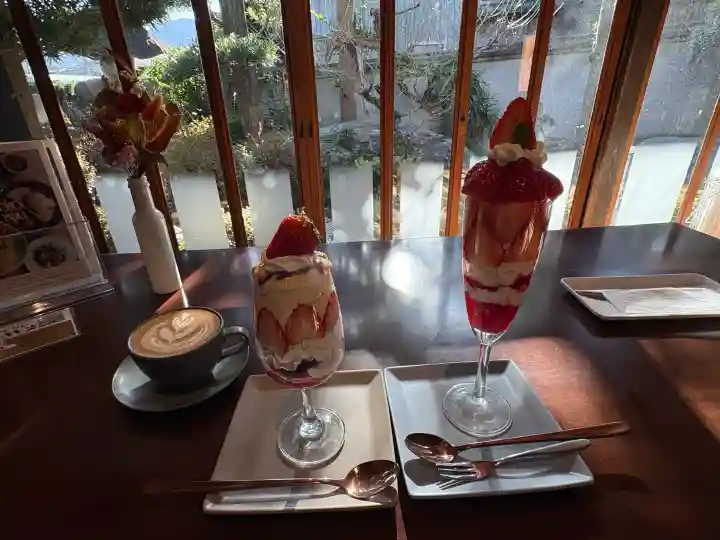 糸島市宇美八幡宮の{uncategorized: "未分類", other: "その他", undefined: "問題あり", building: "その他建物", grave: "お墓", sacred_gate: "鳥居", guardian: "狛犬", statue: "像", buddha: "仏像", history: "歴史", nature: "自然", garden: "庭園", animal: "動物", pagoda: "塔", temizu: "手水舎", mountain_gate: "山門・神門", sanctuary: "本殿・本堂", subordinate: "末社・摂社", art: "芸術", scenery: "景色", jizo: "地蔵", ema: "絵馬", goshuin: "御朱印", omikuji: "おみくじ", items: "授与品その他", amulet: "お守り", goshuincho: "御朱印帳", eats: "食事", festival: "お祭り", votive_dance: "神楽", shichigosan: "七五三参", wedding: "結婚式", experience: "体験その他", initially: "初詣", around: "周辺", anti_infection: "感染症対策"}