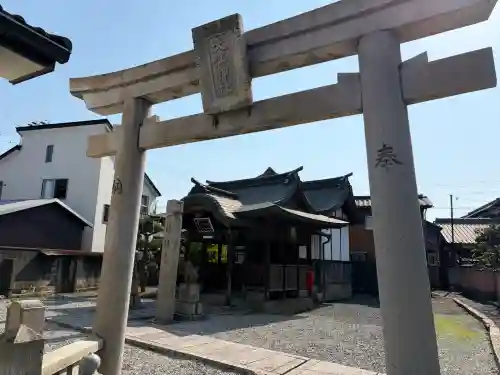 大江神社の{uncategorized: "未分類", other: "その他", undefined: "問題あり", building: "その他建物", grave: "お墓", sacred_gate: "鳥居", guardian: "狛犬", statue: "像", buddha: "仏像", history: "歴史", nature: "自然", garden: "庭園", animal: "動物", pagoda: "塔", temizu: "手水舎", mountain_gate: "山門・神門", sanctuary: "本殿・本堂", subordinate: "末社・摂社", art: "芸術", scenery: "景色", jizo: "地蔵", ema: "絵馬", goshuin: "御朱印", omikuji: "おみくじ", items: "授与品その他", amulet: "お守り", goshuincho: "御朱印帳", eats: "食事", festival: "お祭り", votive_dance: "神楽", shichigosan: "七五三参", wedding: "結婚式", experience: "体験その他", initially: "初詣", around: "周辺", anti_infection: "感染症対策"}