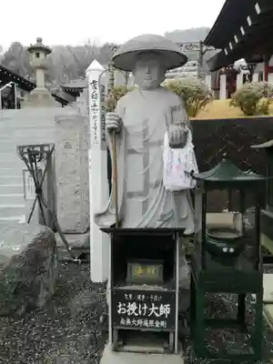 三毳不動尊の像