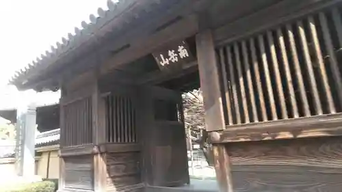 東長寺の山門