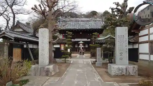 金蔵寺の山門