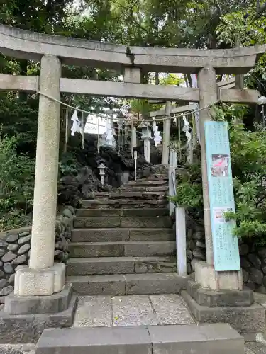 多摩川浅間神社の{uncategorized: "未分類", other: "その他", undefined: "問題あり", building: "その他建物", grave: "お墓", sacred_gate: "鳥居", guardian: "狛犬", statue: "像", buddha: "仏像", history: "歴史", nature: "自然", garden: "庭園", animal: "動物", pagoda: "塔", temizu: "手水舎", mountain_gate: "山門・神門", sanctuary: "本殿・本堂", subordinate: "末社・摂社", art: "芸術", scenery: "景色", jizo: "地蔵", ema: "絵馬", goshuin: "御朱印", omikuji: "おみくじ", items: "授与品その他", amulet: "お守り", goshuincho: "御朱印帳", eats: "食事", festival: "お祭り", votive_dance: "神楽", shichigosan: "七五三参", wedding: "結婚式", experience: "体験その他", initially: "初詣", around: "周辺", anti_infection: "感染症対策"}