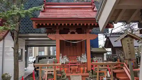 共栄稲荷神社の末社・摂社