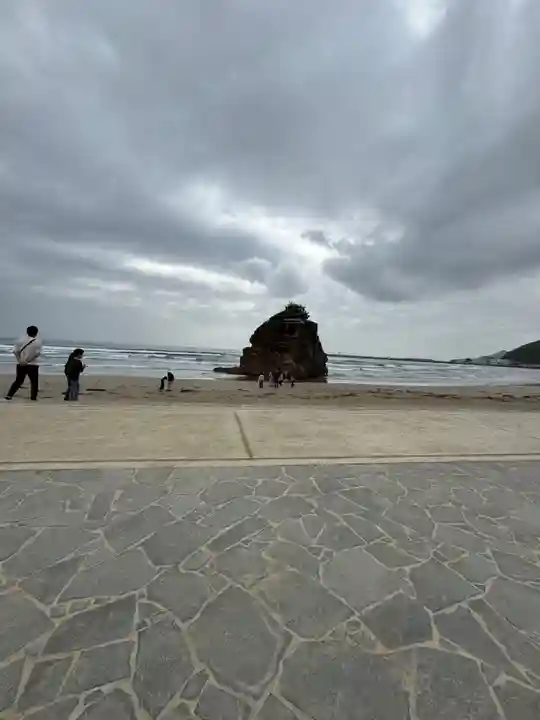 稲佐の浜 弁天島(島根県)