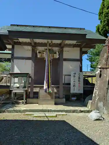三ツ石神社(岩手県)