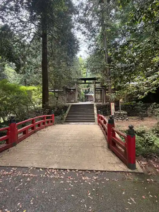 武蔵二宮 金鑚神社の{uncategorized: "未分類", other: "その他", undefined: "問題あり", building: "その他建物", grave: "お墓", sacred_gate: "鳥居", guardian: "狛犬", statue: "像", buddha: "仏像", history: "歴史", nature: "自然", garden: "庭園", animal: "動物", pagoda: "塔", temizu: "手水舎", mountain_gate: "山門・神門", sanctuary: "本殿・本堂", subordinate: "末社・摂社", art: "芸術", scenery: "景色", jizo: "地蔵", ema: "絵馬", goshuin: "御朱印", omikuji: "おみくじ", items: "授与品その他", amulet: "お守り", goshuincho: "御朱印帳", eats: "食事", festival: "お祭り", votive_dance: "神楽", shichigosan: "七五三参", wedding: "結婚式", experience: "体験その他", initially: "初詣", around: "周辺", anti_infection: "感染症対策"}