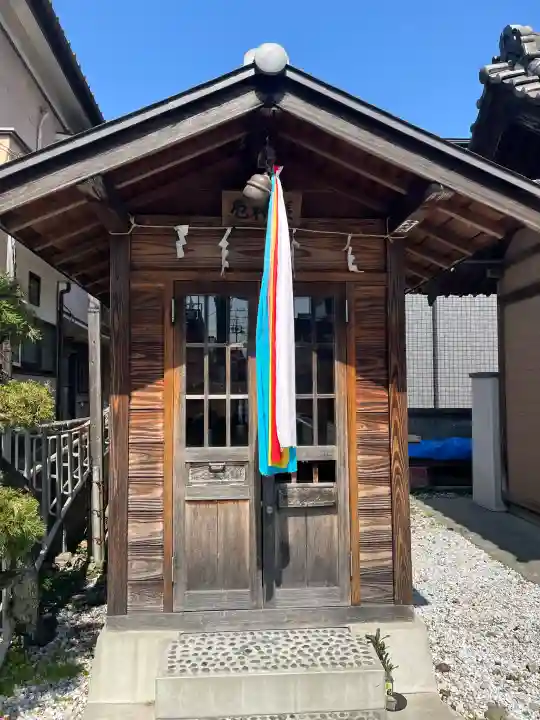 鴎稲荷神社の{uncategorized: "未分類", other: "その他", undefined: "問題あり", building: "その他建物", grave: "お墓", sacred_gate: "鳥居", guardian: "狛犬", statue: "像", buddha: "仏像", history: "歴史", nature: "自然", garden: "庭園", animal: "動物", pagoda: "塔", temizu: "手水舎", mountain_gate: "山門・神門", sanctuary: "本殿・本堂", subordinate: "末社・摂社", art: "芸術", scenery: "景色", jizo: "地蔵", ema: "絵馬", goshuin: "御朱印", omikuji: "おみくじ", items: "授与品その他", amulet: "お守り", goshuincho: "御朱印帳", eats: "食事", festival: "お祭り", votive_dance: "神楽", shichigosan: "七五三参", wedding: "結婚式", experience: "体験その他", initially: "初詣", around: "周辺", anti_infection: "感染症対策"}