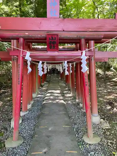 新屋山神社(山梨県)