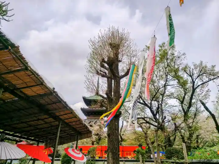 上野東照宮の{uncategorized: "未分類", other: "その他", undefined: "問題あり", building: "その他建物", grave: "お墓", sacred_gate: "鳥居", guardian: "狛犬", statue: "像", buddha: "仏像", history: "歴史", nature: "自然", garden: "庭園", animal: "動物", pagoda: "塔", temizu: "手水舎", mountain_gate: "山門・神門", sanctuary: "本殿・本堂", subordinate: "末社・摂社", art: "芸術", scenery: "景色", jizo: "地蔵", ema: "絵馬", goshuin: "御朱印", omikuji: "おみくじ", items: "授与品その他", amulet: "お守り", goshuincho: "御朱印帳", eats: "食事", festival: "お祭り", votive_dance: "神楽", shichigosan: "七五三参", wedding: "結婚式", experience: "体験その他", initially: "初詣", around: "周辺", anti_infection: "感染症対策"}