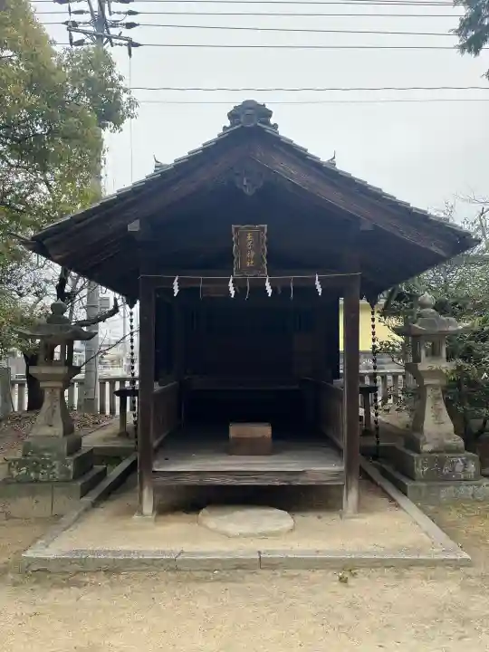 高諸神社の{uncategorized: "未分類", other: "その他", undefined: "問題あり", building: "その他建物", grave: "お墓", sacred_gate: "鳥居", guardian: "狛犬", statue: "像", buddha: "仏像", history: "歴史", nature: "自然", garden: "庭園", animal: "動物", pagoda: "塔", temizu: "手水舎", mountain_gate: "山門・神門", sanctuary: "本殿・本堂", subordinate: "末社・摂社", art: "芸術", scenery: "景色", jizo: "地蔵", ema: "絵馬", goshuin: "御朱印", omikuji: "おみくじ", items: "授与品その他", amulet: "お守り", goshuincho: "御朱印帳", eats: "食事", festival: "お祭り", votive_dance: "神楽", shichigosan: "七五三参", wedding: "結婚式", experience: "体験その他", initially: "初詣", around: "周辺", anti_infection: "感染症対策"}