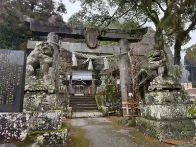 高木神社の{uncategorized: "未分類", other: "その他", undefined: "問題あり", building: "その他建物", grave: "お墓", sacred_gate: "鳥居", guardian: "狛犬", statue: "像", buddha: "仏像", history: "歴史", nature: "自然", garden: "庭園", animal: "動物", pagoda: "塔", temizu: "手水舎", mountain_gate: "山門・神門", sanctuary: "本殿・本堂", subordinate: "末社・摂社", art: "芸術", scenery: "景色", jizo: "地蔵", ema: "絵馬", goshuin: "御朱印", omikuji: "おみくじ", items: "授与品その他", amulet: "お守り", goshuincho: "御朱印帳", eats: "食事", festival: "お祭り", votive_dance: "神楽", shichigosan: "七五三参", wedding: "結婚式", experience: "体験その他", initially: "初詣", around: "周辺", anti_infection: "感染症対策"}