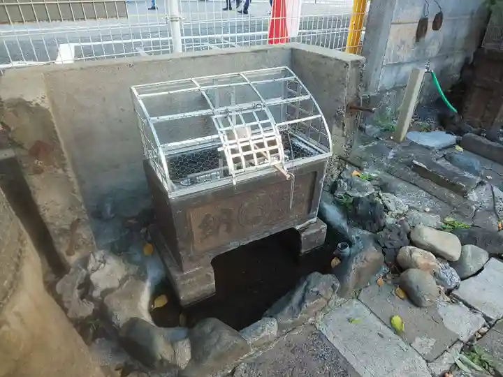 雷電稲荷神社の手水舎