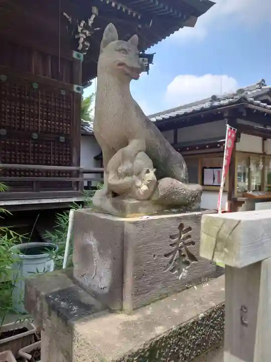 半田稲荷神社の狛犬