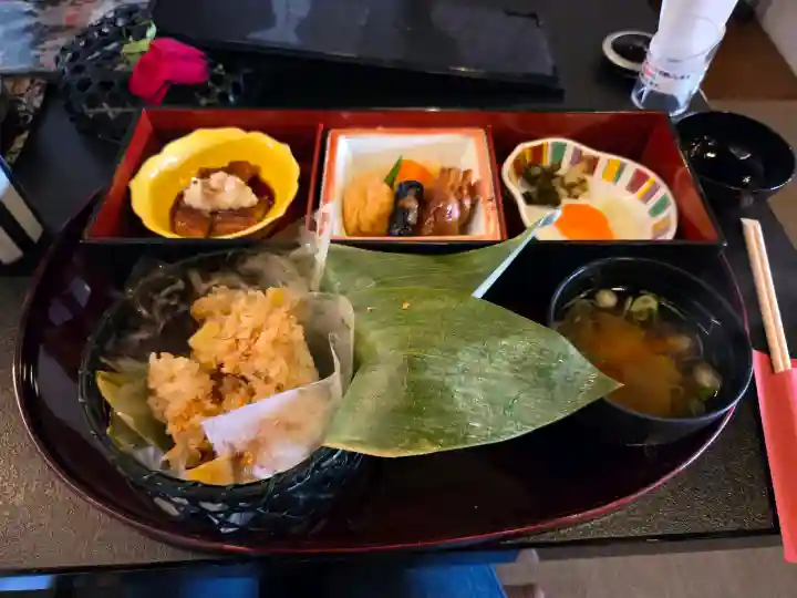 かえる神社の{uncategorized: "未分類", other: "その他", undefined: "問題あり", building: "その他建物", grave: "お墓", sacred_gate: "鳥居", guardian: "狛犬", statue: "像", buddha: "仏像", history: "歴史", nature: "自然", garden: "庭園", animal: "動物", pagoda: "塔", temizu: "手水舎", mountain_gate: "山門・神門", sanctuary: "本殿・本堂", subordinate: "末社・摂社", art: "芸術", scenery: "景色", jizo: "地蔵", ema: "絵馬", goshuin: "御朱印", omikuji: "おみくじ", items: "授与品その他", amulet: "お守り", goshuincho: "御朱印帳", eats: "食事", festival: "お祭り", votive_dance: "神楽", shichigosan: "七五三参", wedding: "結婚式", experience: "体験その他", initially: "初詣", around: "周辺", anti_infection: "感染症対策"}