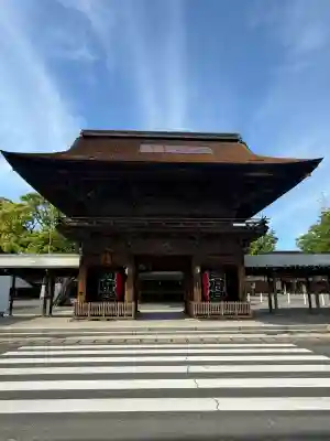 尾張大國霊神社（国府宮）の{uncategorized: "未分類", other: "その他", undefined: "問題あり", building: "その他建物", grave: "お墓", sacred_gate: "鳥居", guardian: "狛犬", statue: "像", buddha: "仏像", history: "歴史", nature: "自然", garden: "庭園", animal: "動物", pagoda: "塔", temizu: "手水舎", mountain_gate: "山門・神門", sanctuary: "本殿・本堂", subordinate: "末社・摂社", art: "芸術", scenery: "景色", jizo: "地蔵", ema: "絵馬", goshuin: "御朱印", omikuji: "おみくじ", items: "授与品その他", amulet: "お守り", goshuincho: "御朱印帳", eats: "食事", festival: "お祭り", votive_dance: "神楽", shichigosan: "七五三参", wedding: "結婚式", experience: "体験その他", initially: "初詣", around: "周辺", anti_infection: "感染症対策"}