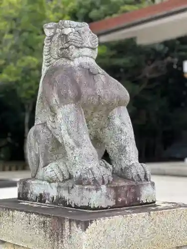 沖縄県護国神社の狛犬