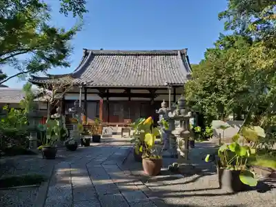 頼光寺の本殿・本堂