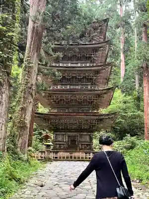 羽黒山五重塔(出羽三山神社)の{uncategorized: "未分類", other: "その他", undefined: "問題あり", building: "その他建物", grave: "お墓", sacred_gate: "鳥居", guardian: "狛犬", statue: "像", buddha: "仏像", history: "歴史", nature: "自然", garden: "庭園", animal: "動物", pagoda: "塔", temizu: "手水舎", mountain_gate: "山門・神門", sanctuary: "本殿・本堂", subordinate: "末社・摂社", art: "芸術", scenery: "景色", jizo: "地蔵", ema: "絵馬", goshuin: "御朱印", omikuji: "おみくじ", items: "授与品その他", amulet: "お守り", goshuincho: "御朱印帳", eats: "食事", festival: "お祭り", votive_dance: "神楽", shichigosan: "七五三参", wedding: "結婚式", experience: "体験その他", initially: "初詣", around: "周辺", anti_infection: "感染症対策"}