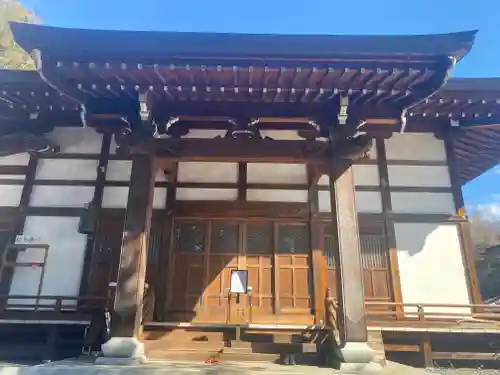 三澤寺の本殿・本堂