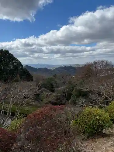 花山院菩提寺の{uncategorized: "未分類", other: "その他", undefined: "問題あり", building: "その他建物", grave: "お墓", sacred_gate: "鳥居", guardian: "狛犬", statue: "像", buddha: "仏像", history: "歴史", nature: "自然", garden: "庭園", animal: "動物", pagoda: "塔", temizu: "手水舎", mountain_gate: "山門・神門", sanctuary: "本殿・本堂", subordinate: "末社・摂社", art: "芸術", scenery: "景色", jizo: "地蔵", ema: "絵馬", goshuin: "御朱印", omikuji: "おみくじ", items: "授与品その他", amulet: "お守り", goshuincho: "御朱印帳", eats: "食事", festival: "お祭り", votive_dance: "神楽", shichigosan: "七五三参", wedding: "結婚式", experience: "体験その他", initially: "初詣", around: "周辺", anti_infection: "感染症対策"}