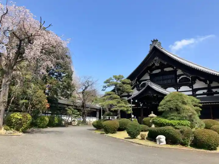 総持寺の{uncategorized: "未分類", other: "その他", undefined: "問題あり", building: "その他建物", grave: "お墓", sacred_gate: "鳥居", guardian: "狛犬", statue: "像", buddha: "仏像", history: "歴史", nature: "自然", garden: "庭園", animal: "動物", pagoda: "塔", temizu: "手水舎", mountain_gate: "山門・神門", sanctuary: "本殿・本堂", subordinate: "末社・摂社", art: "芸術", scenery: "景色", jizo: "地蔵", ema: "絵馬", goshuin: "御朱印", omikuji: "おみくじ", items: "授与品その他", amulet: "お守り", goshuincho: "御朱印帳", eats: "食事", festival: "お祭り", votive_dance: "神楽", shichigosan: "七五三参", wedding: "結婚式", experience: "体験その他", initially: "初詣", around: "周辺", anti_infection: "感染症対策"}