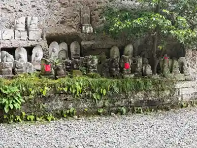 大谷寺の{uncategorized: "未分類", other: "その他", undefined: "問題あり", building: "その他建物", grave: "お墓", sacred_gate: "鳥居", guardian: "狛犬", statue: "像", buddha: "仏像", history: "歴史", nature: "自然", garden: "庭園", animal: "動物", pagoda: "塔", temizu: "手水舎", mountain_gate: "山門・神門", sanctuary: "本殿・本堂", subordinate: "末社・摂社", art: "芸術", scenery: "景色", jizo: "地蔵", ema: "絵馬", goshuin: "御朱印", omikuji: "おみくじ", items: "授与品その他", amulet: "お守り", goshuincho: "御朱印帳", eats: "食事", festival: "お祭り", votive_dance: "神楽", shichigosan: "七五三参", wedding: "結婚式", experience: "体験その他", initially: "初詣", around: "周辺", anti_infection: "感染症対策"}