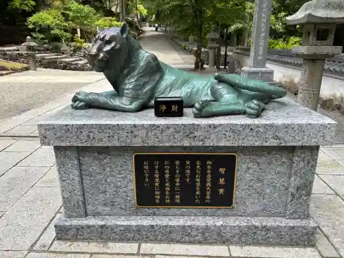 金剛證寺の{uncategorized: "未分類", other: "その他", undefined: "問題あり", building: "その他建物", grave: "お墓", sacred_gate: "鳥居", guardian: "狛犬", statue: "像", buddha: "仏像", history: "歴史", nature: "自然", garden: "庭園", animal: "動物", pagoda: "塔", temizu: "手水舎", mountain_gate: "山門・神門", sanctuary: "本殿・本堂", subordinate: "末社・摂社", art: "芸術", scenery: "景色", jizo: "地蔵", ema: "絵馬", goshuin: "御朱印", omikuji: "おみくじ", items: "授与品その他", amulet: "お守り", goshuincho: "御朱印帳", eats: "食事", festival: "お祭り", votive_dance: "神楽", shichigosan: "七五三参", wedding: "結婚式", experience: "体験その他", initially: "初詣", around: "周辺", anti_infection: "感染症対策"}