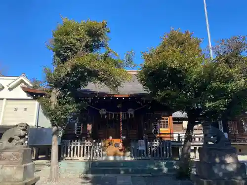 本郷氷川神社の{uncategorized: "未分類", other: "その他", undefined: "問題あり", building: "その他建物", grave: "お墓", sacred_gate: "鳥居", guardian: "狛犬", statue: "像", buddha: "仏像", history: "歴史", nature: "自然", garden: "庭園", animal: "動物", pagoda: "塔", temizu: "手水舎", mountain_gate: "山門・神門", sanctuary: "本殿・本堂", subordinate: "末社・摂社", art: "芸術", scenery: "景色", jizo: "地蔵", ema: "絵馬", goshuin: "御朱印", omikuji: "おみくじ", items: "授与品その他", amulet: "お守り", goshuincho: "御朱印帳", eats: "食事", festival: "お祭り", votive_dance: "神楽", shichigosan: "七五三参", wedding: "結婚式", experience: "体験その他", initially: "初詣", around: "周辺", anti_infection: "感染症対策"}