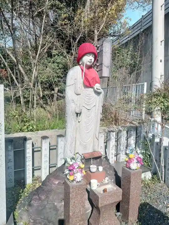 西川八幡神社の{uncategorized: "未分類", other: "その他", undefined: "問題あり", building: "その他建物", grave: "お墓", sacred_gate: "鳥居", guardian: "狛犬", statue: "像", buddha: "仏像", history: "歴史", nature: "自然", garden: "庭園", animal: "動物", pagoda: "塔", temizu: "手水舎", mountain_gate: "山門・神門", sanctuary: "本殿・本堂", subordinate: "末社・摂社", art: "芸術", scenery: "景色", jizo: "地蔵", ema: "絵馬", goshuin: "御朱印", omikuji: "おみくじ", items: "授与品その他", amulet: "お守り", goshuincho: "御朱印帳", eats: "食事", festival: "お祭り", votive_dance: "神楽", shichigosan: "七五三参", wedding: "結婚式", experience: "体験その他", initially: "初詣", around: "周辺", anti_infection: "感染症対策"}